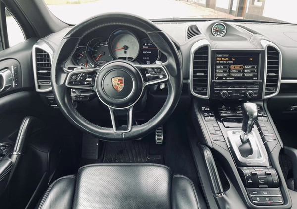 Porsche Cayenne cena 181900 przebieg: 258100, rok produkcji 2015 z Gościno małe 232